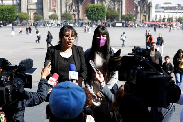 Mexiko, Pressetermin mit Maria Elena Rios in Mexiko-Stadt Saxophonist Maria Elena Rios was interviewed by the media in the main square Zocalo where she spoke about the evasion of justice by her attacker Juan Antonio Vera Carrizal. on February 6, 2025 in Mexico City, Mexico. Mexico City Mexico - ZUMAe321 20250206_zia_e321_006 Copyright: xLuisxBarronx