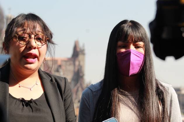 Mexiko, Pressetermin mit Maria Elena Rios in Mexiko-Stadt Saxophonist and activist MaroÂ­a Elena RoÂ­os and her lawyer Cinthia AlmazoÂ¡n held a small press conference in the main square ZoÂ³calo, to demand the presentation and arrest of the saxophonist s attacker, who is allegedly detained in a private hospital in Oaxaca. on February 6, 2025 in Mexico City, Mexico. Mexico City Mexico - ZUMAe321 20250206_zia_e321_011 Copyright: xEstebanxFloresx