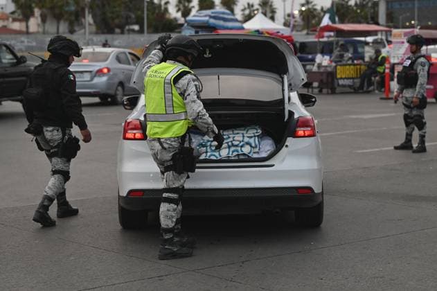 February 6, 2025, Tijuana, Baja California, Mexico: Mexican National Guard officers check vehicles heading to the United States into San Diego, California at the San Ysidro Port of Entry crossing in Tijuana, Baja California, Mexico, on Thursday, February 6, 2025. At the southern border between the US and Mexico a planned distribution of 10,000 Mexican National Guard troops on the US border, under an agreement with US President Donald Trump to stop the flow of migration and drugs like fentanyl. Tijuana Mexico - ZUMAm180 20250206_zip_m180_014 Copyright: xCarlosxA.xMorenox