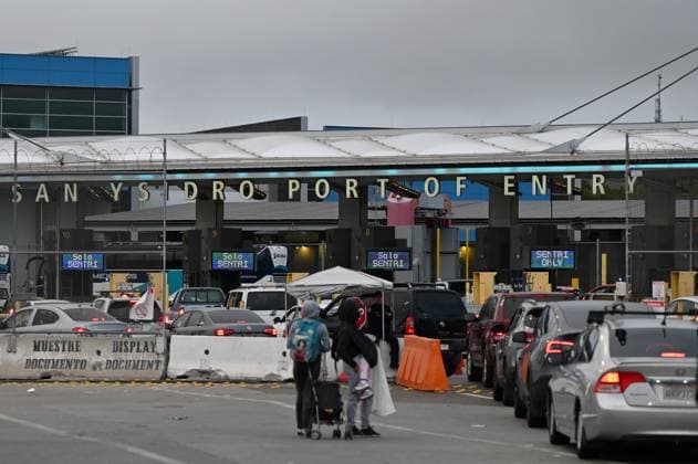 February 6, 2025, Tijuana, Baja California, Mexico: The San Ysidro Port of Entry crossing in Tijuana, Baja California, Mexico, on Thursday, February 6, 2025. At the southern border between the US and Mexico a planned distribution of 10,000 Mexican National Guard troops on the US border, under an agreement with US President Donald Trump to stop the flow of migration and drugs like fentanyl. Tijuana Mexico - ZUMAm180 20250206_zip_m180_020 Copyright: xCarlosxA.xMorenox
