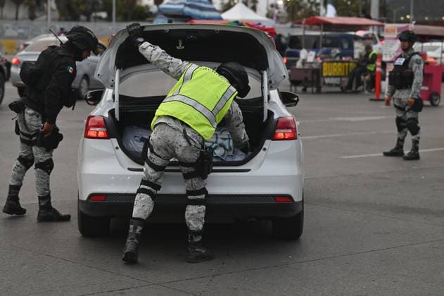 February 6, 2025, Tijuana, Baja California, Mexico: Mexican National Guard officers check vehicles heading to the United States into San Diego, California at the San Ysidro Port of Entry crossing in Tijuana, Baja California, Mexico, on Thursday, February 6, 2025. At the southern border between the US and Mexico a planned distribution of 10,000 Mexican National Guard troops on the US border, under an agreement with US President Donald Trump to stop the flow of migration and drugs like fentanyl. Tijuana Mexico - ZUMAm180 20250206_zip_m180_021 Copyright: xCarlosxA.xMorenox