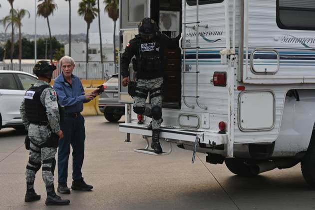 February 6, 2025, Tijuana, Baja California, Mexico: Mexican National Guard officers check vehicles heading to the United States into San Diego, California at the San Ysidro Port of Entry crossing in Tijuana, Baja California, Mexico, on Thursday, February 6, 2025. At the southern border between the US and Mexico a planned distribution of 10,000 Mexican National Guard troops on the US border, under an agreement with US President Donald Trump to stop the flow of migration and drugs like fentanyl. Tijuana Mexico - ZUMAm180 20250206_zip_m180_029 Copyright: xCarlosxA.xMorenox