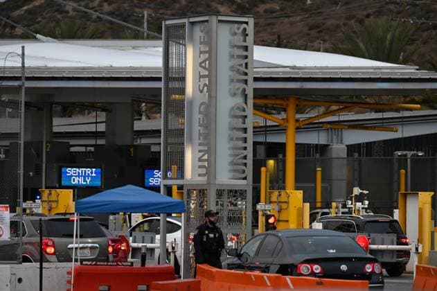 Mexican Troops Check Vehicles At US-Mexico Border The San Ysidro Port of Entry crossing is in Tijuana, Baja California, Mexico, on February 6, 2025. At the southern border between the US and Mexico, a planned distribution of 10,000 Mexican National Guard troops occurs on the US border under an agreement with US President Donald Trump to stop the flow of migration and drugs like fentanyl. Tijuana BAJA CALIFORNIA Mexico  Copyright: xCarlosxMorenox originalFilename: moreno-mexicann250206_npOjp.jpg
