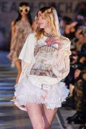 Défilé de mode Collina Strada collection automne hiver 2025 2026 lors de la Fashion Week de New York Défilé de mode Collina Strada collection automne hiver 2025 2026 lors de la Fashion Week de New York City, NY, Etats Unis, le 7 février 2025 Runway TCollina Strada Fall RTW 2025 fashion show as part of New York Fashion Week on February 07, 2025 in New York, New York New York Etats Unis  Copyright: xAgencex xBestimagexAgencex xBestimagex