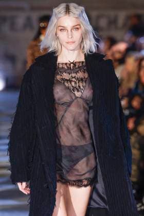 Défilé de mode Collina Strada collection automne hiver 2025 2026 lors de la Fashion Week de New York Défilé de mode Collina Strada collection automne hiver 2025 2026 lors de la Fashion Week de New York City, NY, Etats Unis, le 7 février 2025 Runway TCollina Strada Fall RTW 2025 fashion show as part of New York Fashion Week on February 07, 2025 in New York, New York New York Etats Unis  Copyright: xAgencex xBestimagexAgencex xBestimagex
