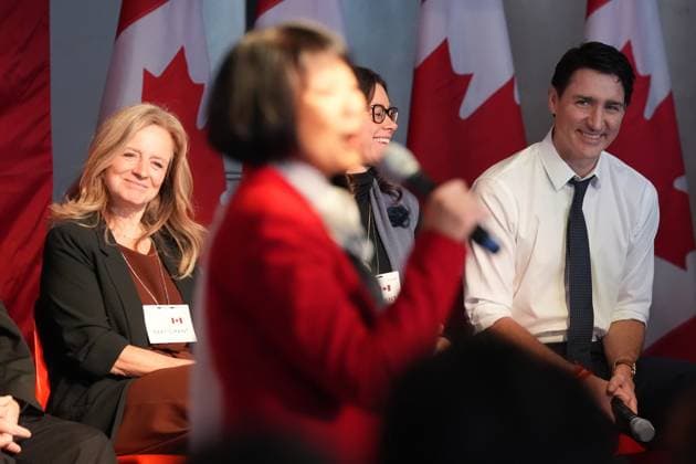 February 7, 2025, Toronto, On, Canada: Prime Minister Justin Trudeau (back right) and former Alberta premier Rachel Notley (back left) look on as Toronto Mayor Olivia Chow addresses a Canada-U.S. economic summit in Toronto, Friday, Feb.7, 2025. Toronto Canada  - ZUMAc35_ 20250207_zaf_c35_020 Copyright: xFrankxGunnx