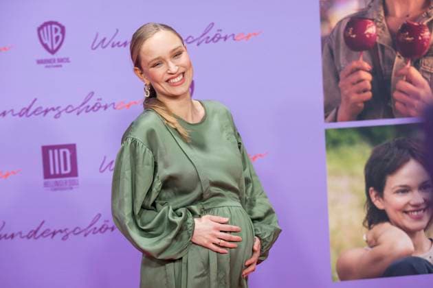 Wunderschöner , Filmpremiere im Zoo Palast, Berlin, 04.02.2025 Caro Cult schwanger bei der Premiere des Films Wunderschöner im Berliner Zoo Palast am 04.02.2025 Berlin Zoo Palast *** Wunderschöner , Film premiere at the Zoo Palast, Berlin, 04 02 2025 Caro Cult pregnant at the premiere of the film Wunderschöner at the Zoo Palast in Berlin on 04 02 2025 Berlin Zoo Palast Copyright: xBenxKriemannx