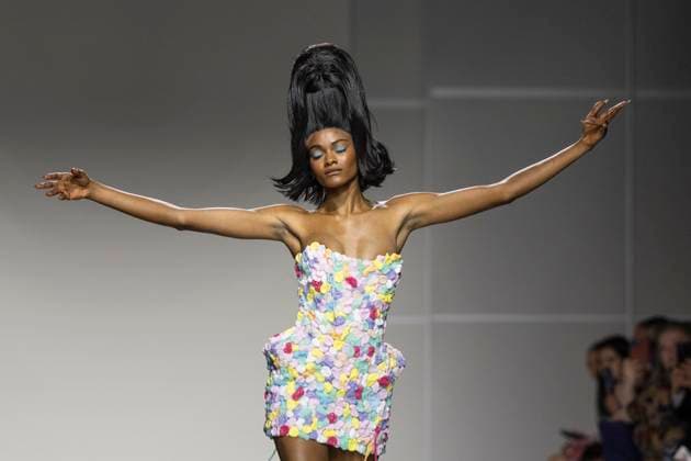 Entertainment Bilder des Tages February 7, 2025, New York, New York, USA: Model walks runway during Christian Cowan show at New York Fashion Week Fall Winter 2025 at Glasshouse in New York on February 7, 2025. New collection by designer Cowan was inspired and is tribute to Abbie McLaughlin who passed away in 2024. New York USA - ZUMAr339 20250207_znp_r339_053 Copyright: xLevxRadinx