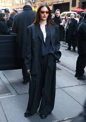 NYFW - Calvin Klein Arrivals Guest attends the Calvin Klein show during the New York fashion week in Midtown, New York on February 7, 2025. Photo by Dylan Travis ABACAPRESS.COM New York City NY United Arab Emirates  Copyright: xDylanxTravis ABACAx