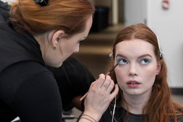 February 7, 2025, New York, New York, USA: Model prepares backstage for Christian Cowan show at New York Fashion Week Fall Winter 2025 at Glasshouse in New York on February 7, 2025. New collection by designer Cowan was inspired and is tribute to Abbie McLaughlin who passed away in 2024. New York USA - ZUMAr339 20250207_znp_r339_173 Copyright: xLevxRadinx