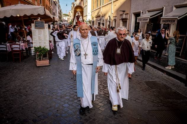 Procession In Honor Of Madonna Del Carmine In Rome ROME, ITALY - JULY 14: Cardinal Robert Francis Prevost, prefect of the Dicastery for Bishops and president of the Pontifical Commission for Latin America during the celebration and procession in honor of Madonna of the Carmine in the Rione Borgo at Via della Conciliazione on July 14, 2024 in Rome, Italy. The statue of the Madonna is carried by the bearers of the Venerable Confraternity of the Scapular of St. Mary of Mount Carmel, founded in 1527, in the church of Santa Maria in Traspontina. Rome Italy Copyright: xStefanoxMontesix