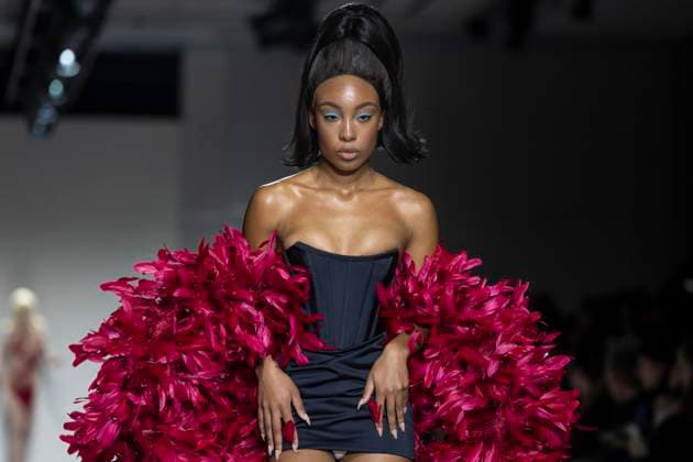 Christian Cowan runway show during New York Fashion Week Fall Winter 2025 Model walks runway during Christian Cowan show at New York Fashion Week Fall Winter 2025 at Glasshouse in New York. New collection by designer Cowan was inspired and is tribute to Abbie McLaughlin who passed away in 2024. New York New York United States Copyright: LevxRadin