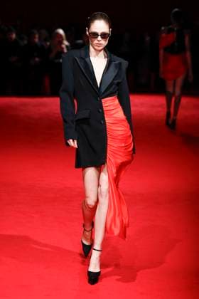 Défilé Christian Siriano automne hiver 2025 pendant la semaine de la mode à New York A model wearing an original creation from the womenswear winter 2025 collections in New York from the house of Christian Siriano on february 6, 2025 Etats Unis  Copyright: xAgencex xBestimagexAgencex xBestimagex