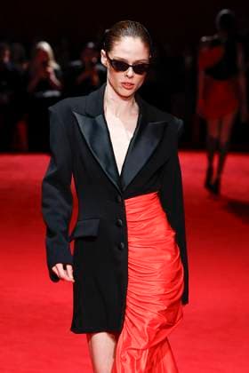 Défilé Christian Siriano automne hiver 2025 pendant la semaine de la mode à New York A model wearing an original creation from the womenswear winter 2025 collections in New York from the house of Christian Siriano on february 6, 2025 Etats Unis  Copyright: xAgencex xBestimagexAgencex xBestimagex
