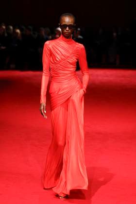 Défilé Christian Siriano automne hiver 2025 pendant la semaine de la mode à New York A model wearing an original creation from the womenswear winter 2025 collections in New York from the house of Christian Siriano on february 6, 2025 Etats Unis  Copyright: xAgencex xBestimagexAgencex xBestimagex