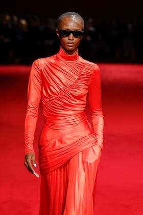 Défilé Christian Siriano automne hiver 2025 pendant la semaine de la mode à New York A model wearing an original creation from the womenswear winter 2025 collections in New York from the house of Christian Siriano on february 6, 2025 Etats Unis  Copyright: xAgencex xBestimagexAgencex xBestimagex