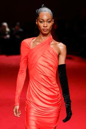 Défilé Christian Siriano automne hiver 2025 pendant la semaine de la mode à New York A model wearing an original creation from the womenswear winter 2025 collections in New York from the house of Christian Siriano on february 6, 2025 Etats Unis  Copyright: xAgencex xBestimagexAgencex xBestimagex