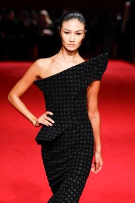 Défilé Christian Siriano automne hiver 2025 pendant la semaine de la mode à New York A model wearing an original creation from the womenswear winter 2025 collections in New York from the house of Christian Siriano on february 6, 2025 Etats Unis  Copyright: xAgencex xBestimagexAgencex xBestimagex