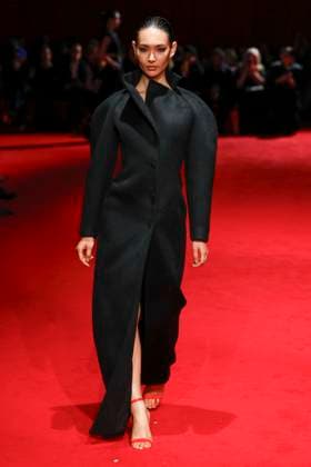 Défilé Christian Siriano automne hiver 2025 pendant la semaine de la mode à New York A model wearing an original creation from the womenswear winter 2025 collections in New York from the house of Christian Siriano on february 6, 2025 Etats Unis  Copyright: xAgencex xBestimagexAgencex xBestimagex