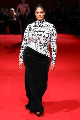 Défilé Christian Siriano automne hiver 2025 pendant la semaine de la mode à New York A model wearing an original creation from the womenswear winter 2025 collections in New York from the house of Christian Siriano on february 6, 2025 Etats Unis  Copyright: xAgencex xBestimagexAgencex xBestimagex