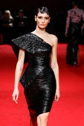 Défilé Christian Siriano automne hiver 2025 pendant la semaine de la mode à New York A model wearing an original creation from the womenswear winter 2025 collections in New York from the house of Christian Siriano on february 6, 2025 Etats Unis  Copyright: xAgencex xBestimagexAgencex xBestimagex