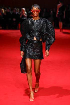 Défilé Christian Siriano automne hiver 2025 pendant la semaine de la mode à New York A model wearing an original creation from the womenswear winter 2025 collections in New York from the house of Christian Siriano on february 6, 2025 Etats Unis  Copyright: xAgencex xBestimagexAgencex xBestimagex