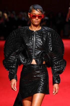 Défilé Christian Siriano automne hiver 2025 pendant la semaine de la mode à New York A model wearing an original creation from the womenswear winter 2025 collections in New York from the house of Christian Siriano on february 6, 2025 Etats Unis  Copyright: xAgencex xBestimagexAgencex xBestimagex