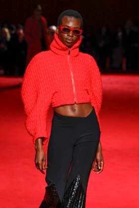 Défilé Christian Siriano automne hiver 2025 pendant la semaine de la mode à New York A model wearing an original creation from the womenswear winter 2025 collections in New York from the house of Christian Siriano on february 6, 2025 Etats Unis  Copyright: xAgencex xBestimagexAgencex xBestimagex