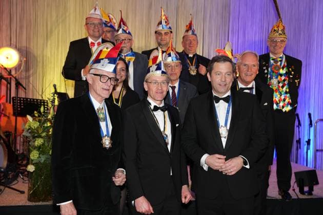 75 award ceremony of the order WIDER DEN TIERISCHEN ERNST in Aachen Group picture of former order bearers together with Lars Klingbeil at the 75 award ceremony of the order WIDER DEN TIERISCHEN ERNST , Aachen, 08 02 2025 Aachen NRW Germany