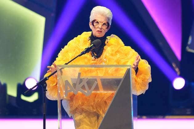75 Award Ceremony of the Order WIDER DEN TIERISCHEN ERNST in Aachen Marie Agnes Strack Zimmermann as Iris Apfel with gestures during her performance at the 75 Award Ceremony of the Order WIDER DEN TIERISCHEN ERNST in the Aachen Eurogress, Aachen, 08 02 2025 Aachen NRW Germany