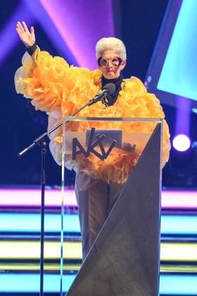 75 Award Ceremony of the Order WIDER DEN TIERISCHEN ERNST in Aachen Marie Agnes Strack Zimmermann as Iris Apfel with gestures during her performance at the 75 Award Ceremony of the Order WIDER DEN TIERISCHEN ERNST in the Aachen Eurogress, Aachen, 08 02 2025 Aachen NRW Germany
