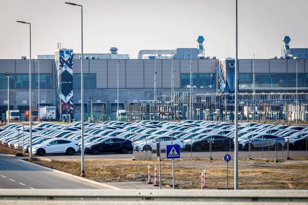 TESLA GIGA Factory Brandenburg DEU Germany Brandenburg Gruenheide Freienbrink, 08 02 2025, TESLA Factory Gruenheide, GIGA Berlin, Tesla Giga Factory Brandenburg, View over parking lots and factory grounds to the TESLA factory in Gruenheide Tesla Model Y vehicles are parked on the factory grounds in front of the factory AF_TESLA_2025_53634.jpeg