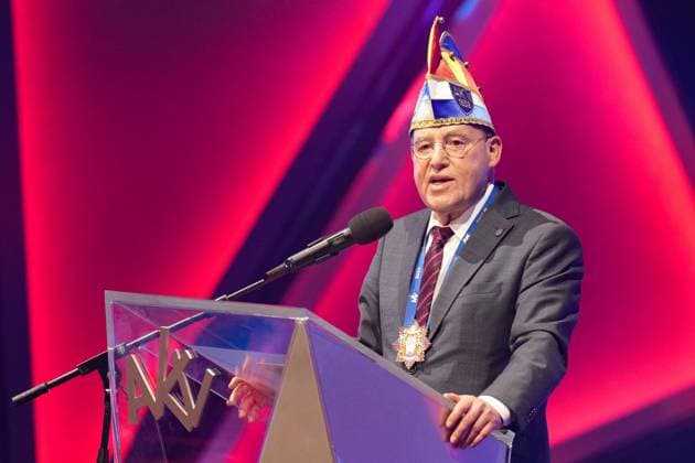 75 award ceremony of the Order AGAINST ANIMAL HONESTY in Aachen Gregor Gysi in portrait during his appearance and speech as a former knight at the 75 award ceremony of the Order AGAINST ANIMAL HONESTY in the Aachen Eurogress, Aachen, 08 02 2025 Aachen NRW Germany