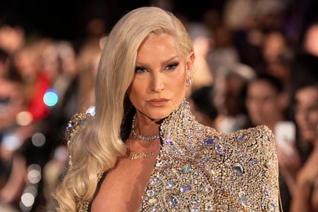 February 8, 2025, New York, New York, USA: Phillipe Blond walks runway for The Blonds show during New York Fashion Week Fall Winter 2025 at The FiDi Banking Hall in New York on February 8, 2025 New York USA - ZUMAr339 20250208_znp_r339_055 Copyright: xLevxRadinx