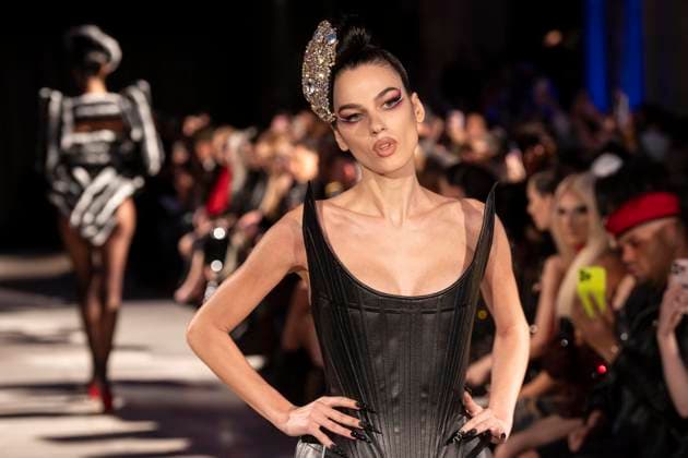 February 8, 2025, New York, New York, USA: Model walks runway for The Blonds show during New York Fashion Week Fall Winter 2025 at The FiDi Banking Hall in New York on February 8, 2025 New York USA - ZUMAr339 20250208_znp_r339_073 Copyright: xLevxRadinx