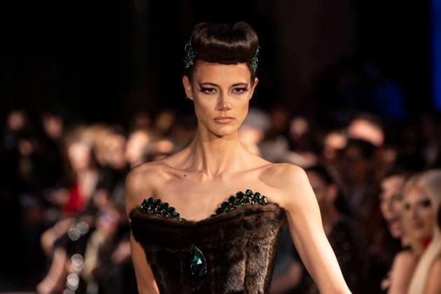 February 8, 2025, New York, New York, USA: Model walks runway for The Blonds show during New York Fashion Week Fall Winter 2025 at The FiDi Banking Hall in New York on February 8, 2025 New York USA - ZUMAr339 20250208_znp_r339_083 Copyright: xLevxRadinx
