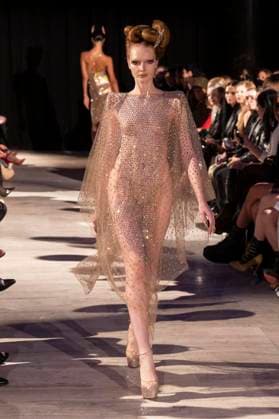 February 8, 2025, New York, New York, USA: Model walks runway for The Blonds show during New York Fashion Week Fall Winter 2025 at The FiDi Banking Hall in New York on February 8, 2025 New York USA - ZUMAr339 20250208_znp_r339_109 Copyright: xLevxRadinx