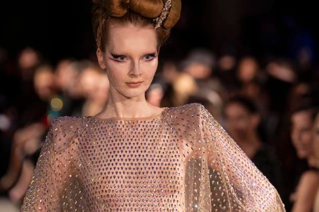 February 8, 2025, New York, New York, USA: Model walks runway for The Blonds show during New York Fashion Week Fall Winter 2025 at The FiDi Banking Hall in New York on February 8, 2025 New York USA - ZUMAr339 20250208_znp_r339_110 Copyright: xLevxRadinx