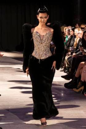 February 8, 2025, New York, New York, USA: Model walks runway for The Blonds show during New York Fashion Week Fall Winter 2025 at The FiDi Banking Hall in New York on February 8, 2025 New York USA - ZUMAr339 20250208_znp_r339_113 Copyright: xLevxRadinx