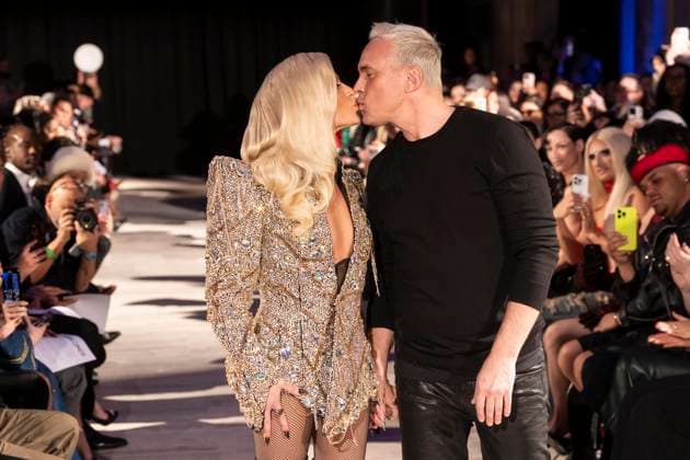 February 8, 2025, New York, New York, USA: Phillipe Blond and David Blond walk runway for The Blonds show during New York Fashion Week Fall Winter 2025 at The FiDi Banking Hall in New York on February 8, 2025 New York USA - ZUMAr339 20250208_znp_r339_122 Copyright: xLevxRadinx