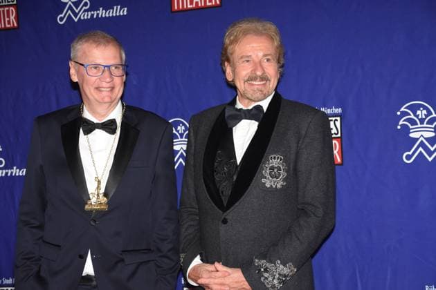 Thomas Gottschalk Presenter Guenther Jauch Presenter Karl Valentin Order Award Winner Munich 08 02 2025 Deutsches Theater Grosser Narrhalla Ball SoirÃ e with presentation of the Karl Valentin Order to Guenther Jauch, Presenter, Journalist Producer Munich