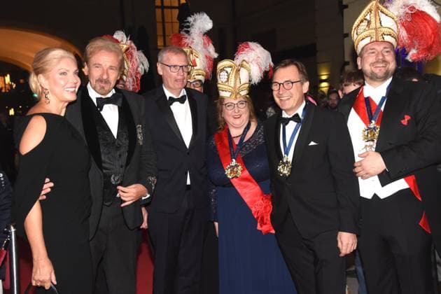 Karina Thomas Gottschalk Presenter Laudator Guenther Jauch Presenter Karl Valentin Medal Award Winner Thomas Linsmayer German Theater GF Narrhalla Praesidium Munich 08 02 2025 German Theater Grand Narrhalla Ball Soirée with presentation of the Karl Valentin Medal to Guenther Jauch, presenter, journalist producer Munich