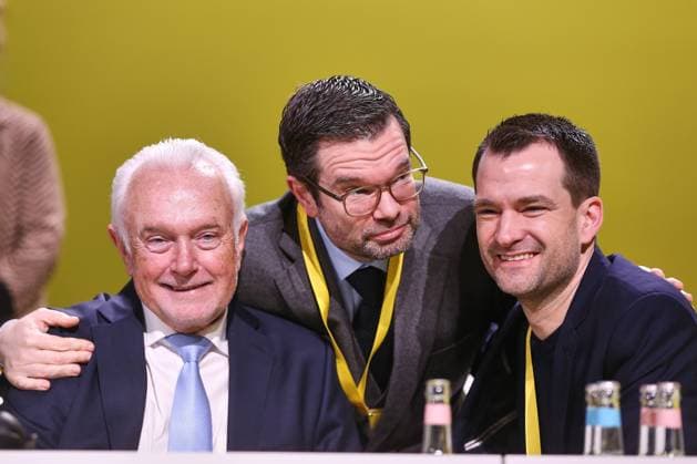 Potsdam, Brandenburg, Deutschland, 09.02.2025: Metropolishalle: Außerordentlicher Bundesparteitag 2025: Wolfgang Kubicki, Generalsekretär Marco Buschmann und Johannes Vogel Copyright: xdtsxNachrichtenagenturx dts_58244