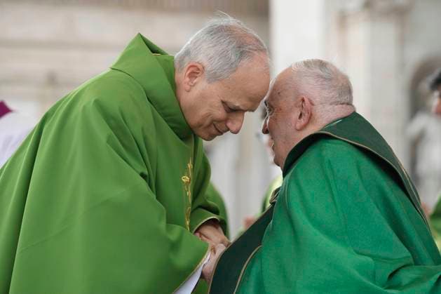 ITALY - POPE FRANCIS CELEBRATES THE MASS FOR THE JUBILEE OF THE ARMED FORCES AT ST PETER S SQUARE IN THE VATICAN - 2025 2 9 Italy, Rome, Vatican, 2025 2 9.Pope Francis shakes hands with thel Cardinal Robert Francis Prevost during a mass for the Jubilee of the Armed Forces at St. Peters’ square in the Vatican EDITORIAL USE ONLY - NO BOOKS Copyright: xVATICANxMEDIAx