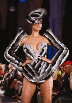 February 8, 2025, New York, New York, United States: Model walks the runway at The Blonds Fall Winter 2025 Collection at Fidi Bank Hall in New York. Dinara Khairova Zuma Press February 8, 2025. New York United States - ZUMAp281 20250208_zea_p281_026 Copyright: xPhotoxImagexPressx