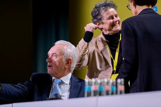 FDP-Sonderparteitag - Kubicki EUR, DEU,Deutschland,Potsdam, 09.02.2025: Wolfgang Kubicki Stellvertretender Vorsitzender der FDP, Lydia Hüskens Beisitzerin des Präsidiums im Gespräch mit Bettina Stark-Watzinger Stellvertretende Vorsitzende der FDP. Auf dem Bundesparteitag in Babelsberg beschließt die FDP eine Wirtschafts- und Migrationswende. Mit einem Richtungswechsel für Deutschland zieht die FDP in den Bundestagswahlkampf 2025. *** FDP Special Party Conference Kubicki EUR, DEU,Germany,Potsdam, 09 02 2025 Wolfgang Kubicki Vice-Chairman of the FDP, Lydia Hüskens Assessor of the Presidium in conversation with Bettina Stark Watzinger Vice-Chairwoman of the FDP At the federal party conference in Babelsberg, the FDP decides on an economic
