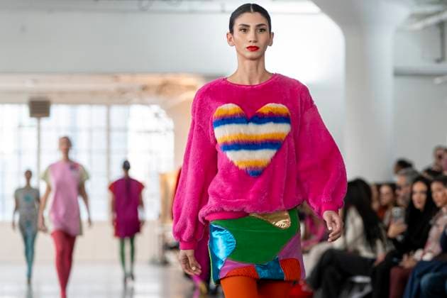 A model wears clothes by Spanish designer Agatha Ruiz de la Prada in New York, United States, 09 February 2025. Spanish designer Agatha Ruiz de la Prada presents her 2025 collection !ACHTUNG: NUR REDAKTIONELLE NUTZUNG!  Copyright: xAngelxColmenaresx AME8803 20250209-55015953176_1