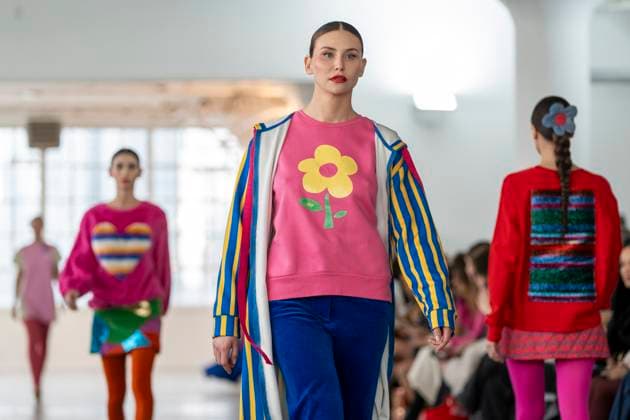 A model wears clothes by Spanish designer Agatha Ruiz de la Prada in New York, United States, 09 February 2025. Spanish designer Agatha Ruiz de la Prada presents her 2025 collection !ACHTUNG: NUR REDAKTIONELLE NUTZUNG!  Copyright: xAngelxColmenaresx AME8802 20250209-55015953177_1