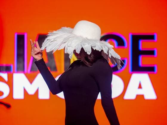 February 9, 2025, New York, New York, USA: High end innovative fantasy, contemporary design and eclectic looks combine at the .Cosmoda Alliance NYFW show. Around the corner from the NYSE on Wall Street models.strutted their styles on the runway with music and passion. Hat designs by Harlem s Heaven Hats. New York USA - ZUMAh156 20250209_znp_h156_003 Copyright: xMiloxHessx