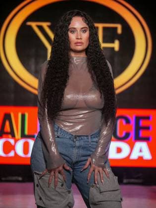 February 9, 2025, New York, New York, USA: High end innovative fantasy, contemporary design and eclectic looks combine at the .Cosmoda Alliance NYFW show. Around the corner from the NYSE on Wall Street models.strutted their styles on the runway with music and passion. New York USA - ZUMAh156 20250209_znp_h156_014 Copyright: xMiloxHessx